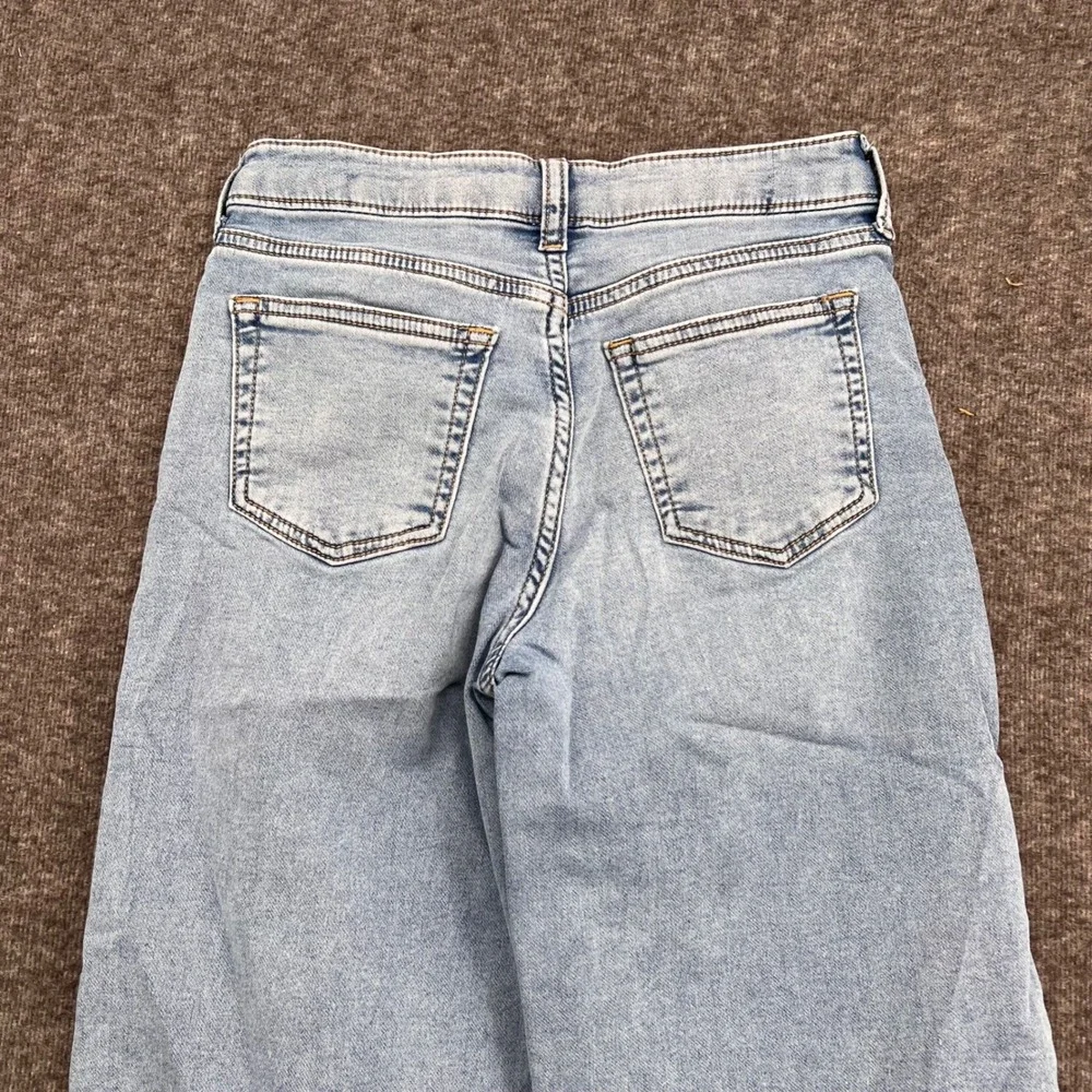 Gap Kids Light Wash Wide-Leg Ankle Sweatpant Jeans Size 12 Cropped Denim